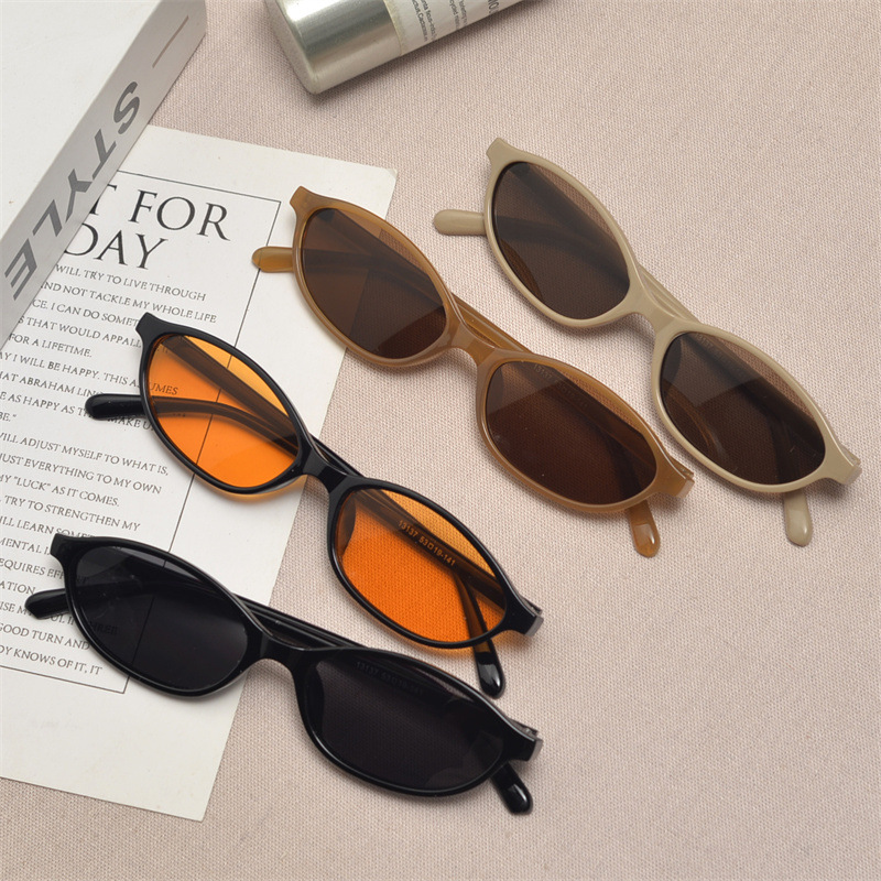 Women'S Fashion In The 90S - Nouvelles lunettes de soleil ovales rétro