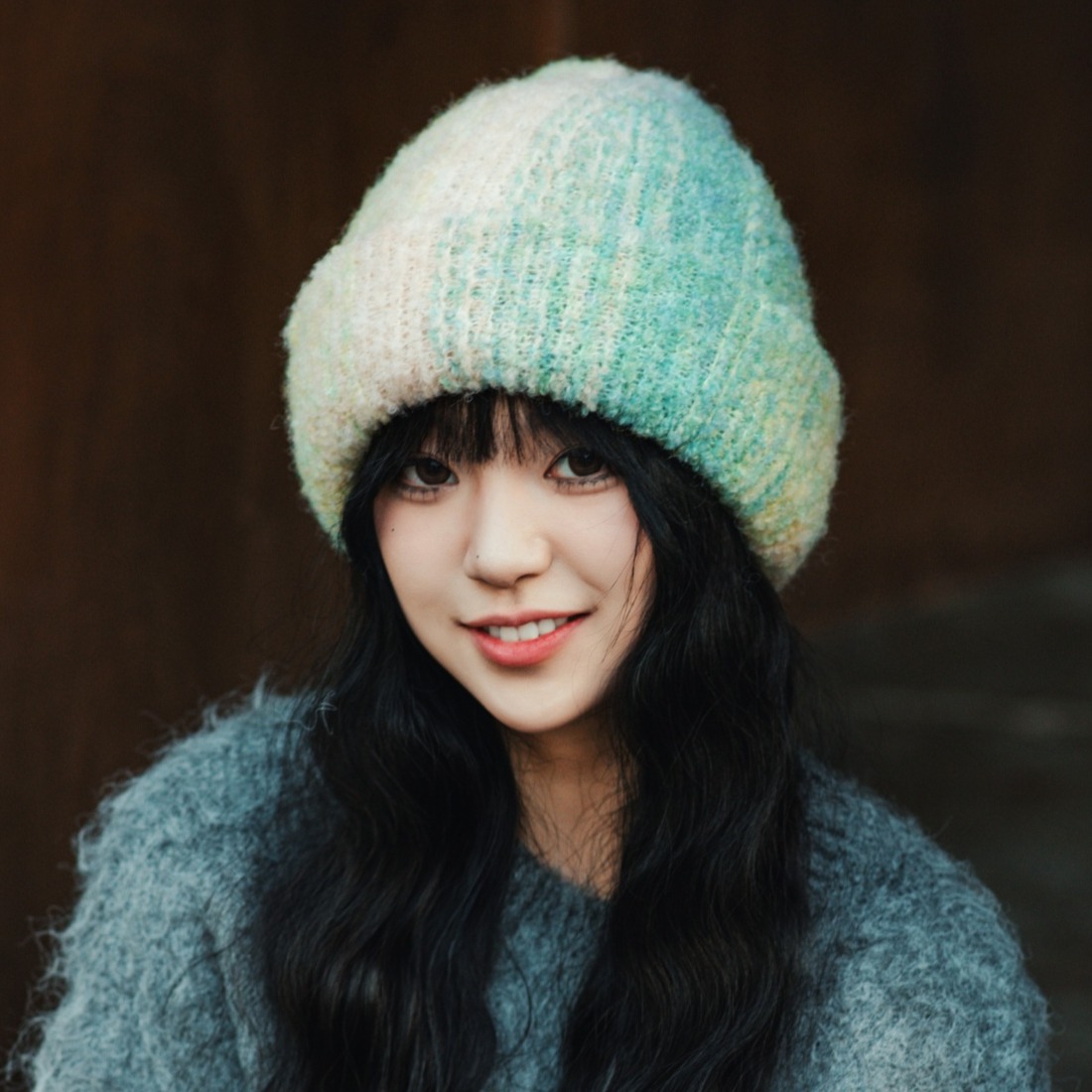 Chapeau tricoté à rendu coloré - Women'S Fashion Trends Autumn 2025 avis et prix