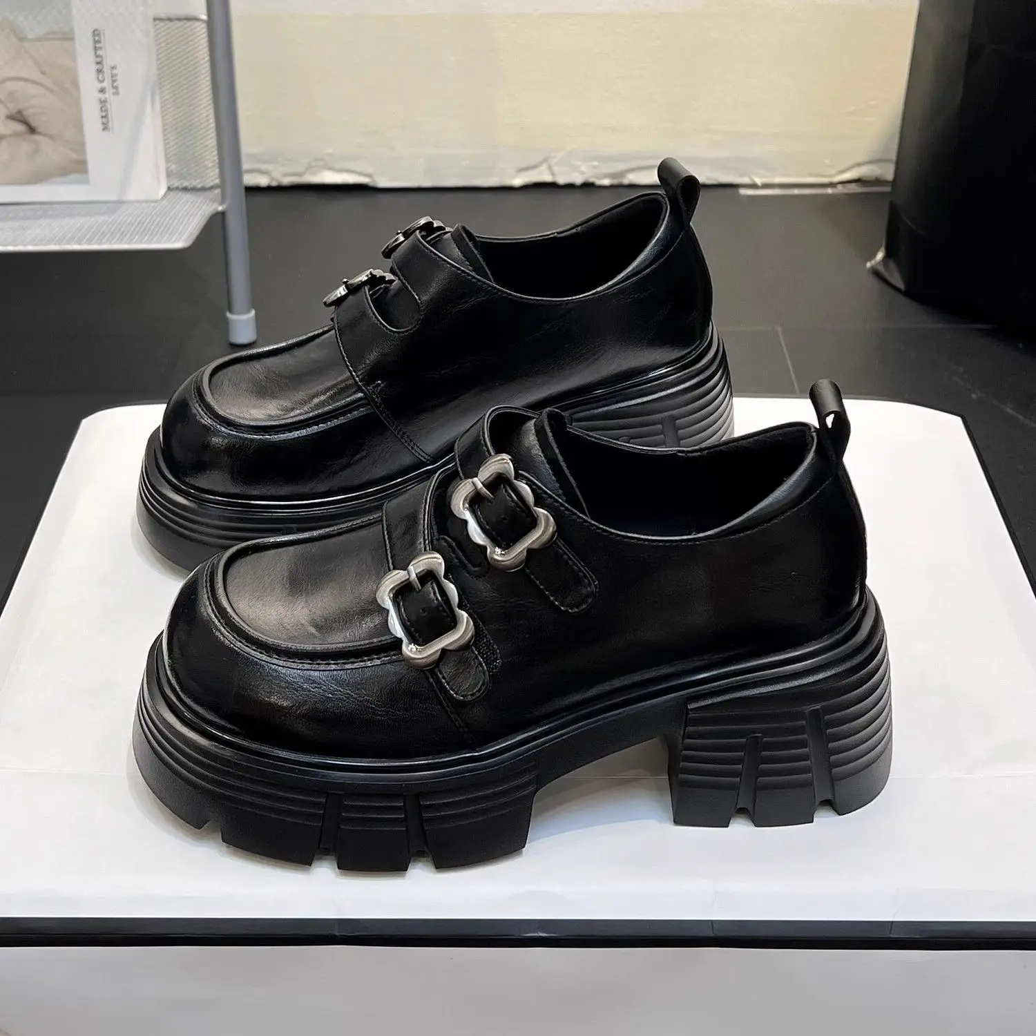 Mocassins en cuir à plateforme - Women'S Fashion Trends Autumn 2025 avis et prix